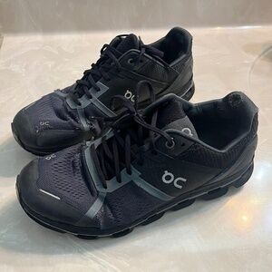 Men’s on cloud sneakers